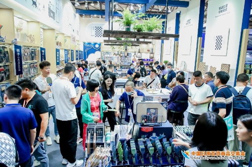 人流如潮星聚上海 第116屆中國日用百貨商品交易會盛大開幕